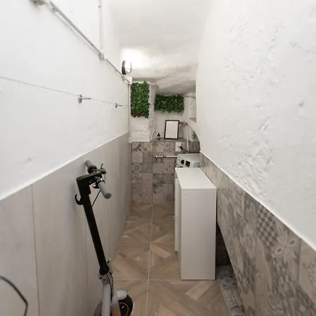 Minicasa Di Lusso Con Lavanderia E Ricarica E-bike Apartament